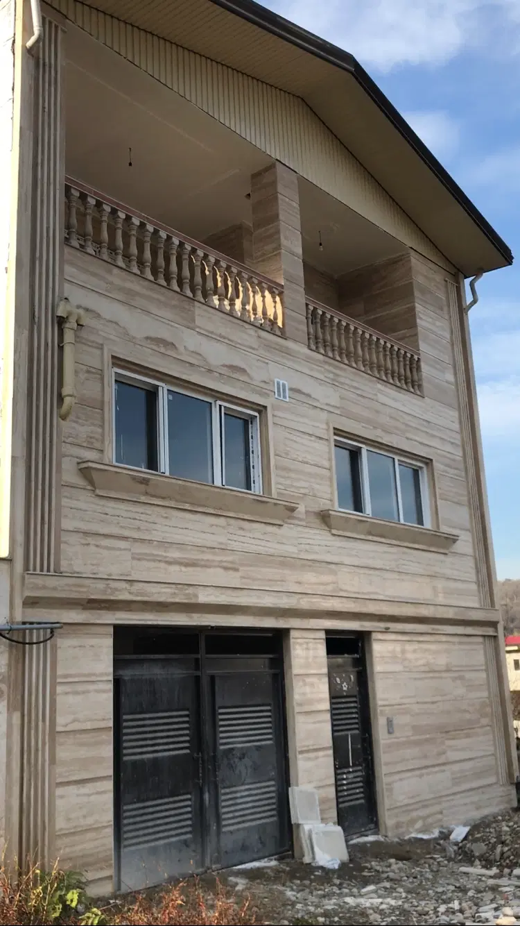 چسبیده به جنگل