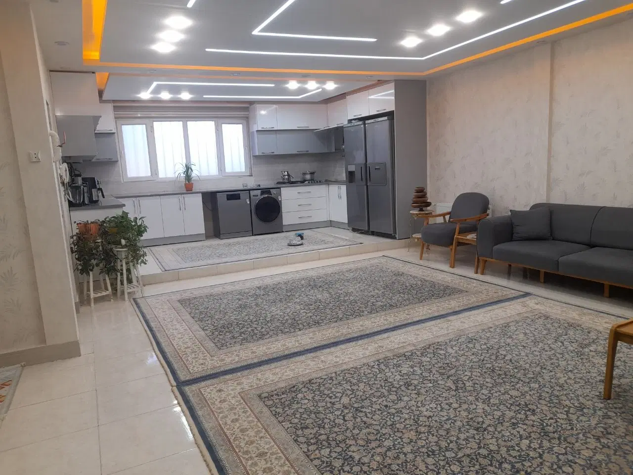 ۲ طبقه روی پیلوت  ۱۰۰ متری پاپی خالدار