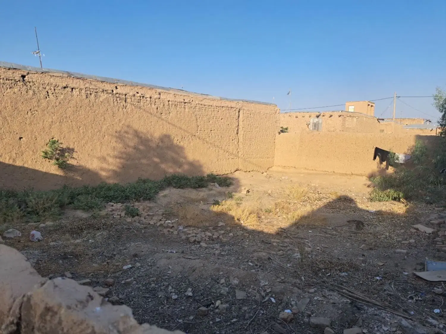 زمین فروشی