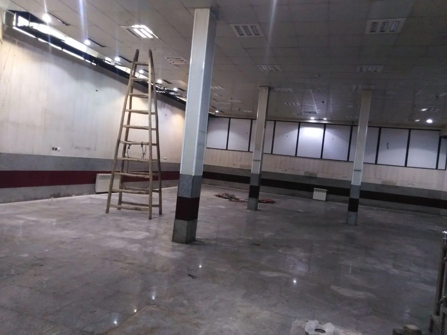 مغازه تجاری. 210 متری