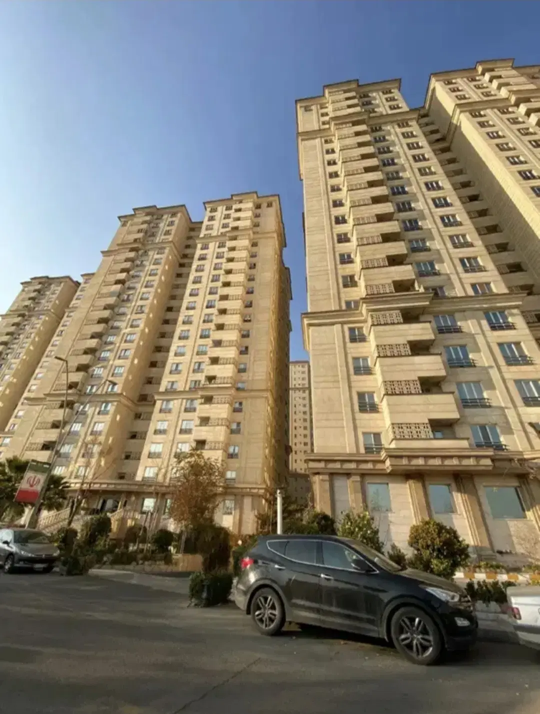 ۱۵۷ متر ۳ خواب مستر روبرو دریاچه چیتگر مالک مستقیم