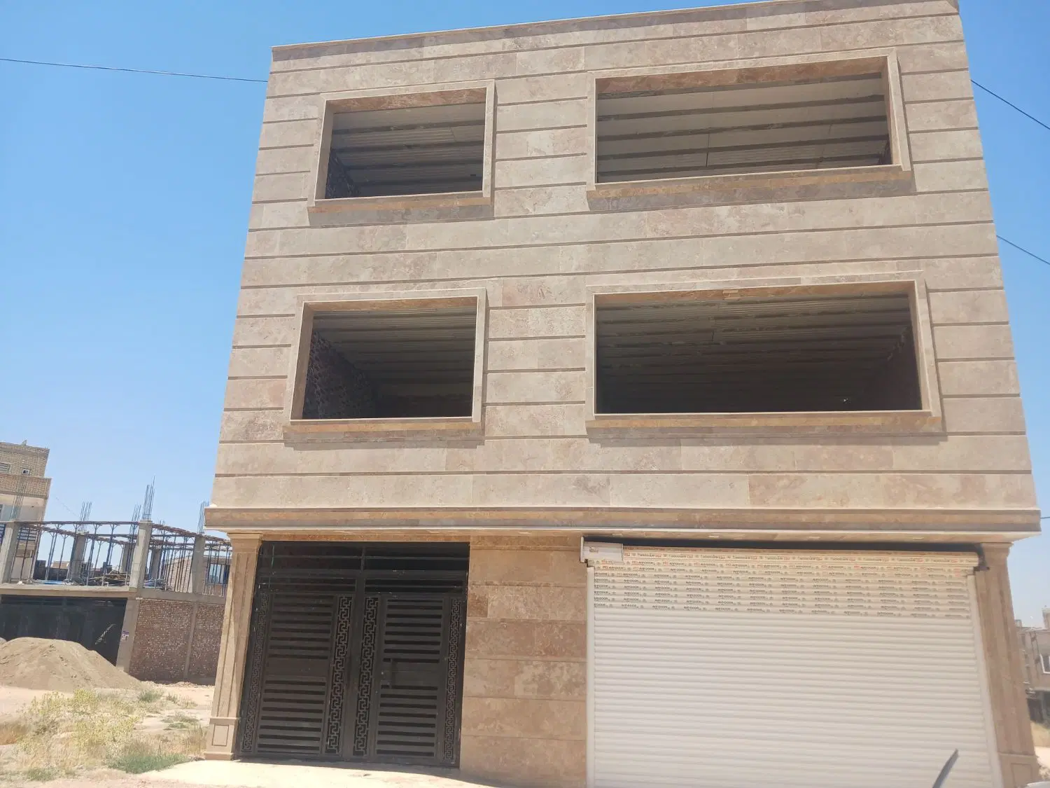 ساختمان ۷۰ متری دهنه ۱۰