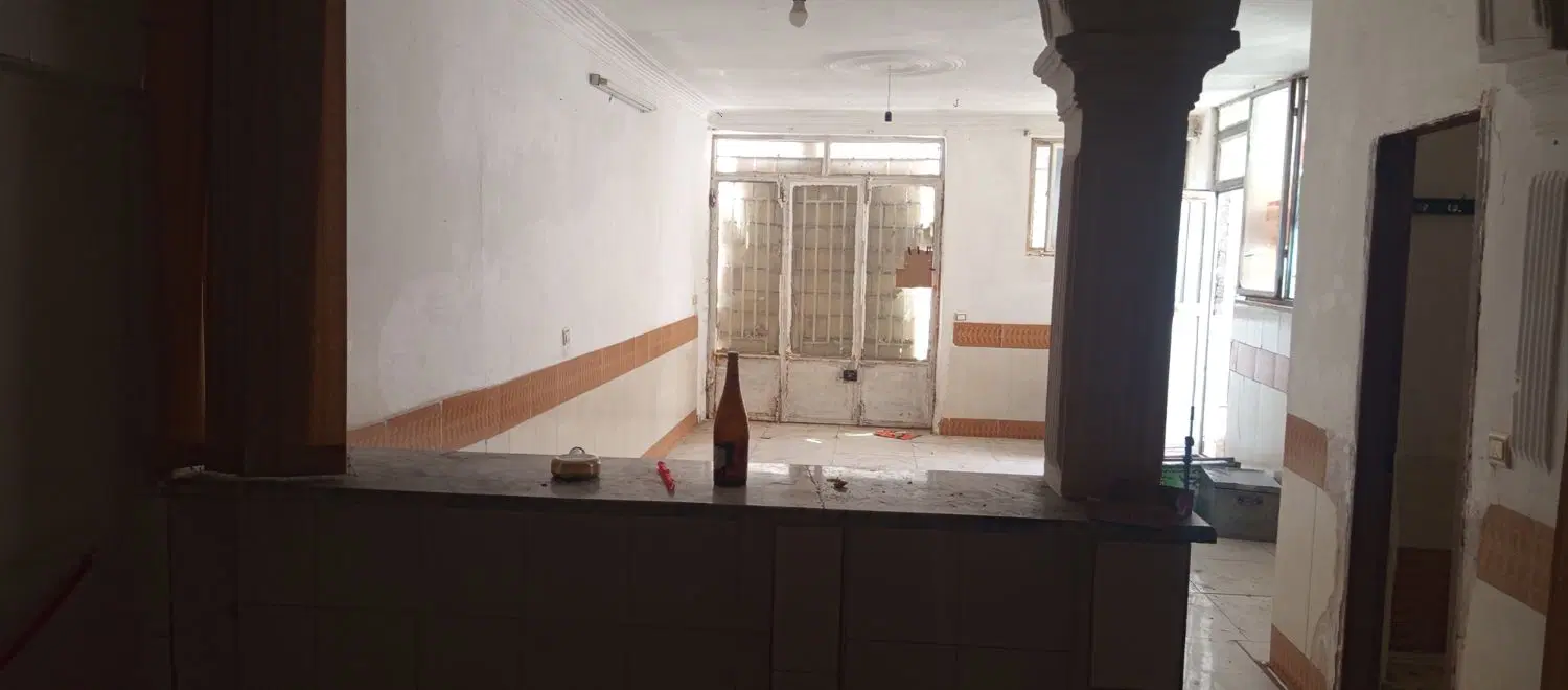 یک عنباردرخیابان سلمان