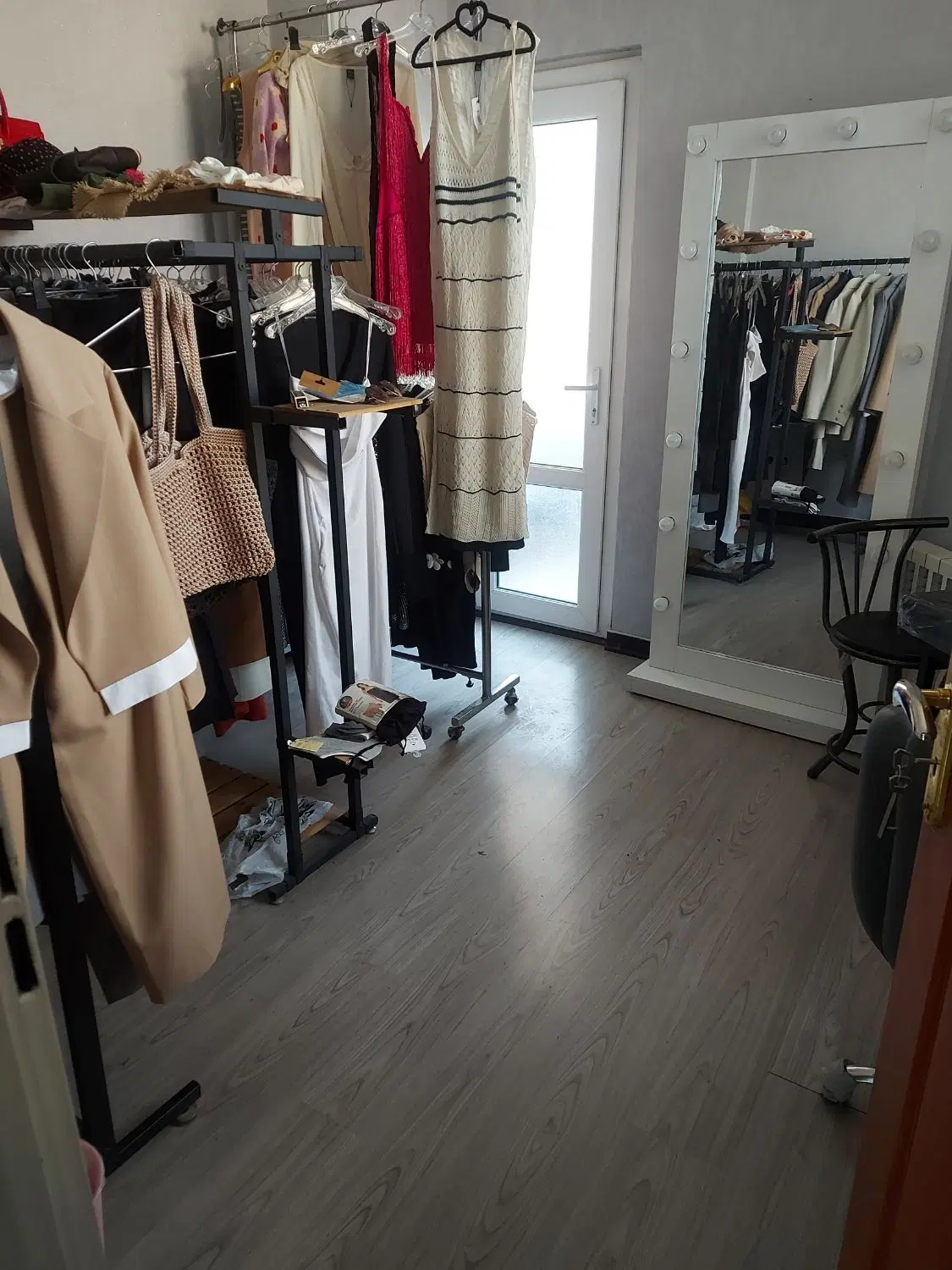 اجاره اتاق ۱۰ متری دارای بالکن
