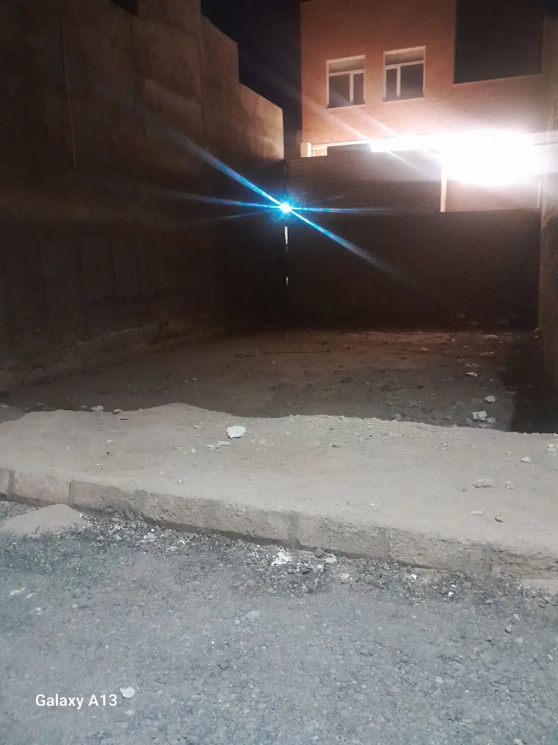 زمین فروشی