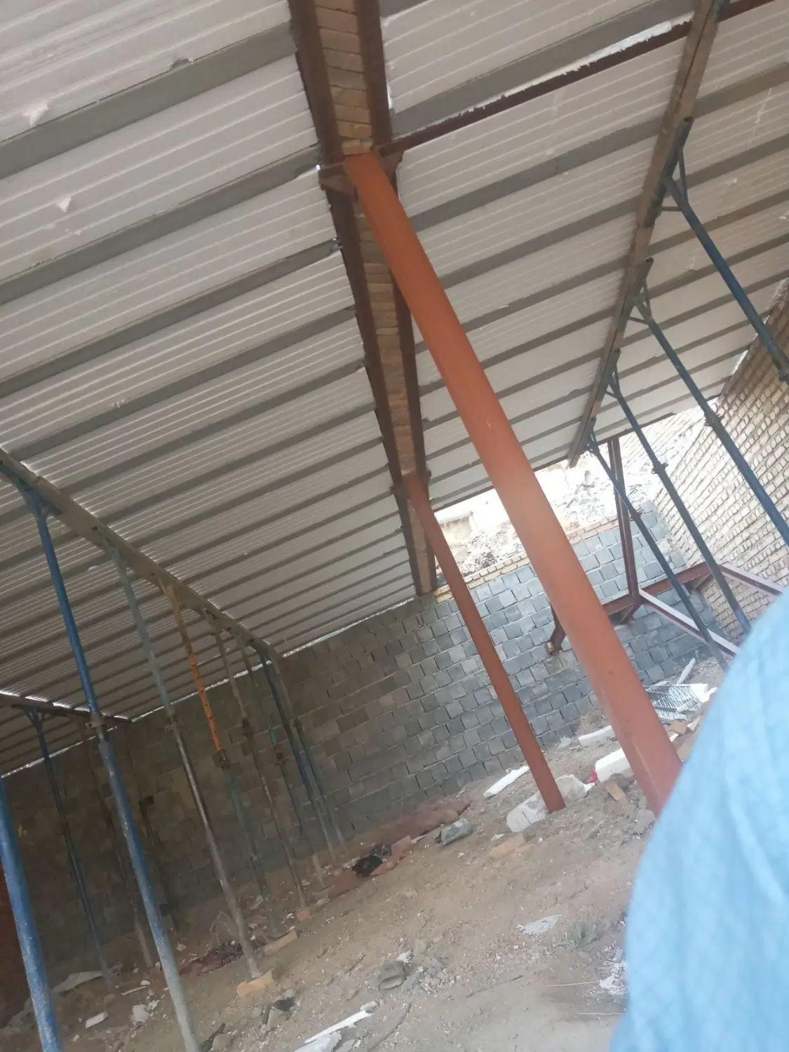 خانه نیمه کاره آساوله