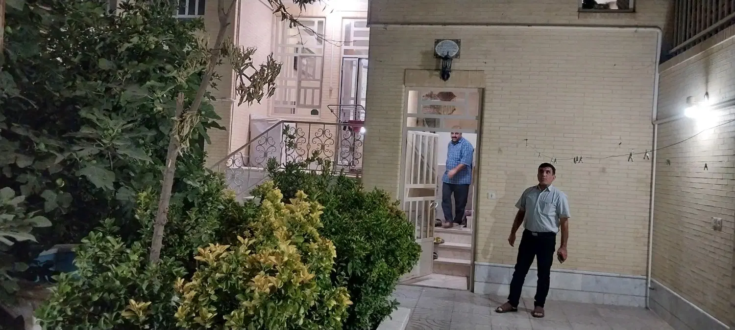 منزل مسکونی هم کف