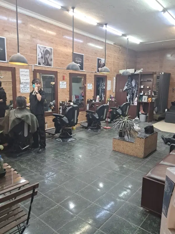 کرایه صندلی  وردست کارآموز  واقع در چهارباغ عباسی