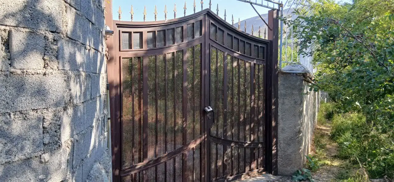 زمینی ۲۰۰متری خوش نقشه ۷۰ متر بنا اطراف لواسان