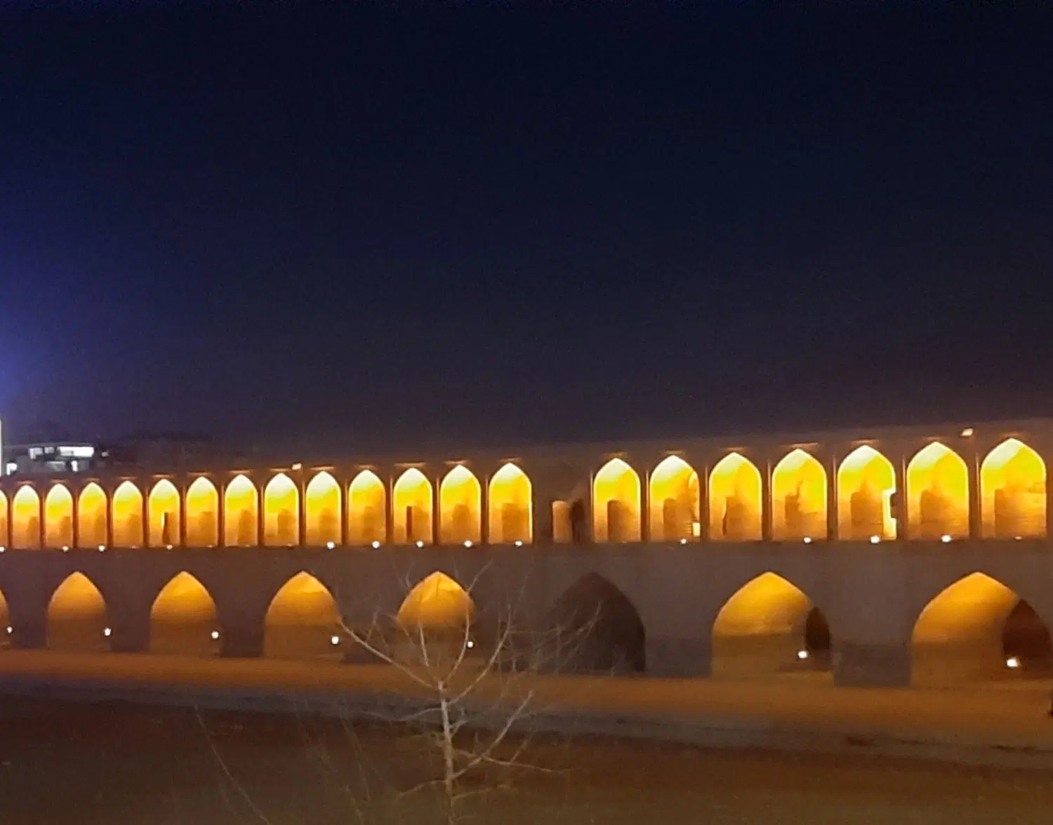آپارتمان ۷۴ متر، روبروی ۳۳ پل، میدان انقلاب