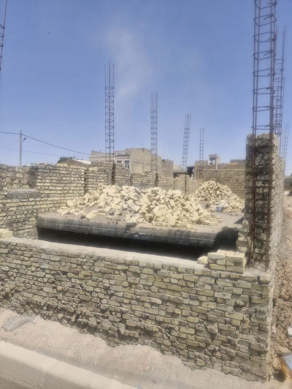زمین فروشی