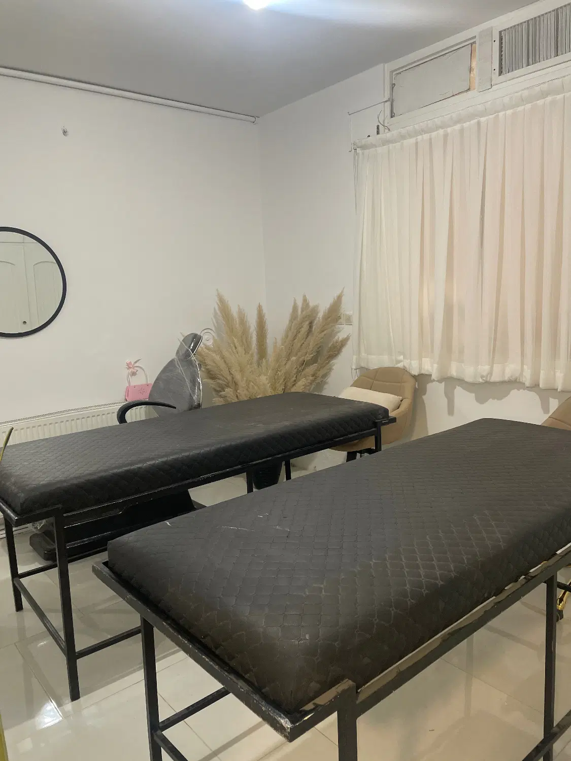 اجاره اتاق و لاین ناخن و مژه