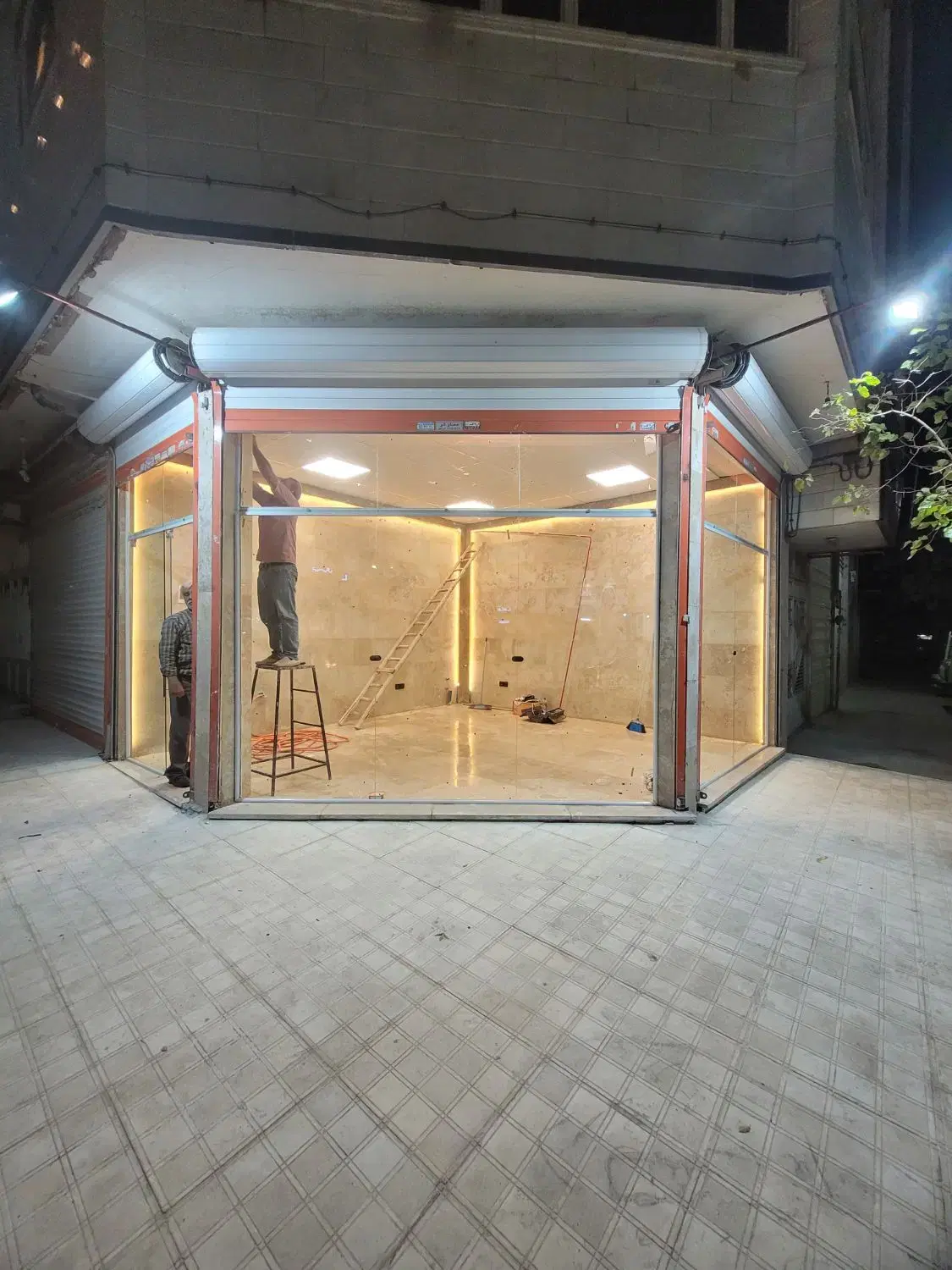یک باب مغازه تجاری