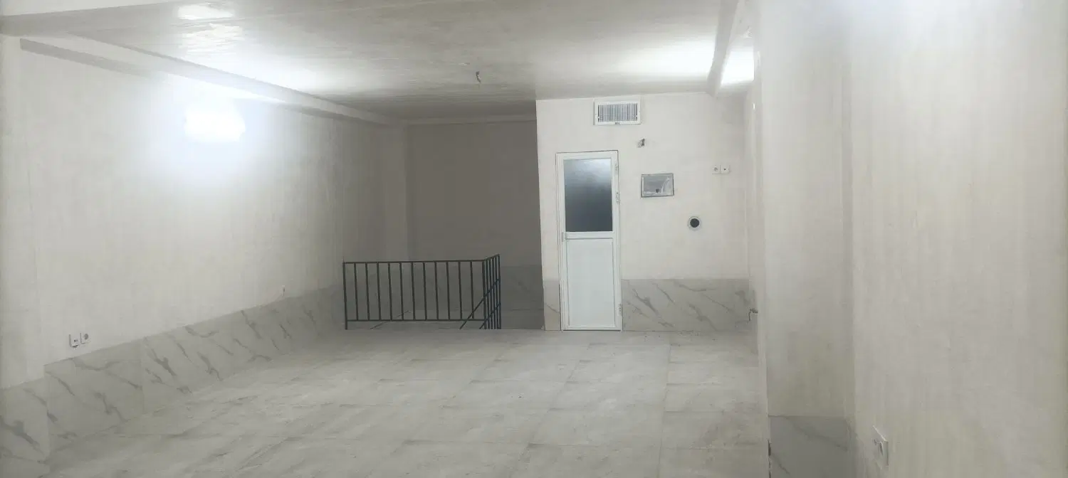 ۲۰۰ متر تجاری