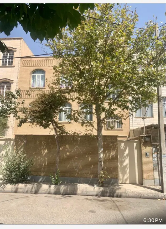 ویلایی ۳ طبقه بنا ۲۰۰ متر زمین بلوار ظفر