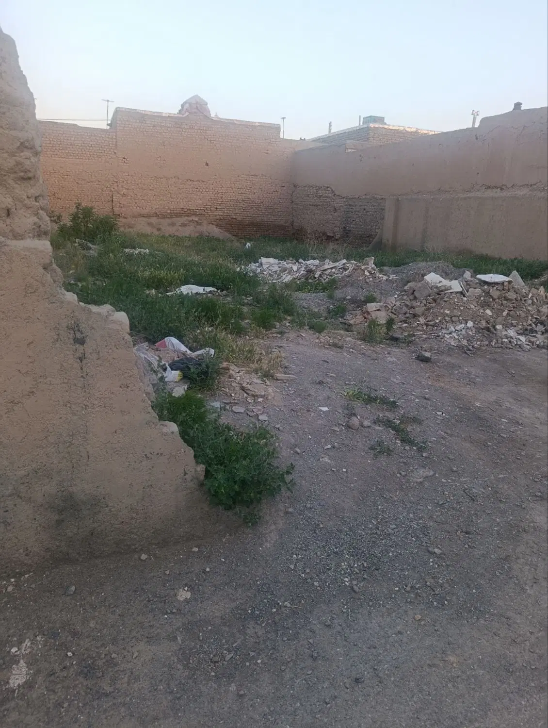 زمین فروشی