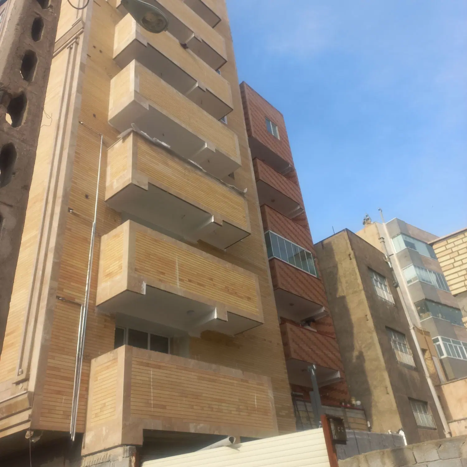 اپارتمان ۱۳۰ متری