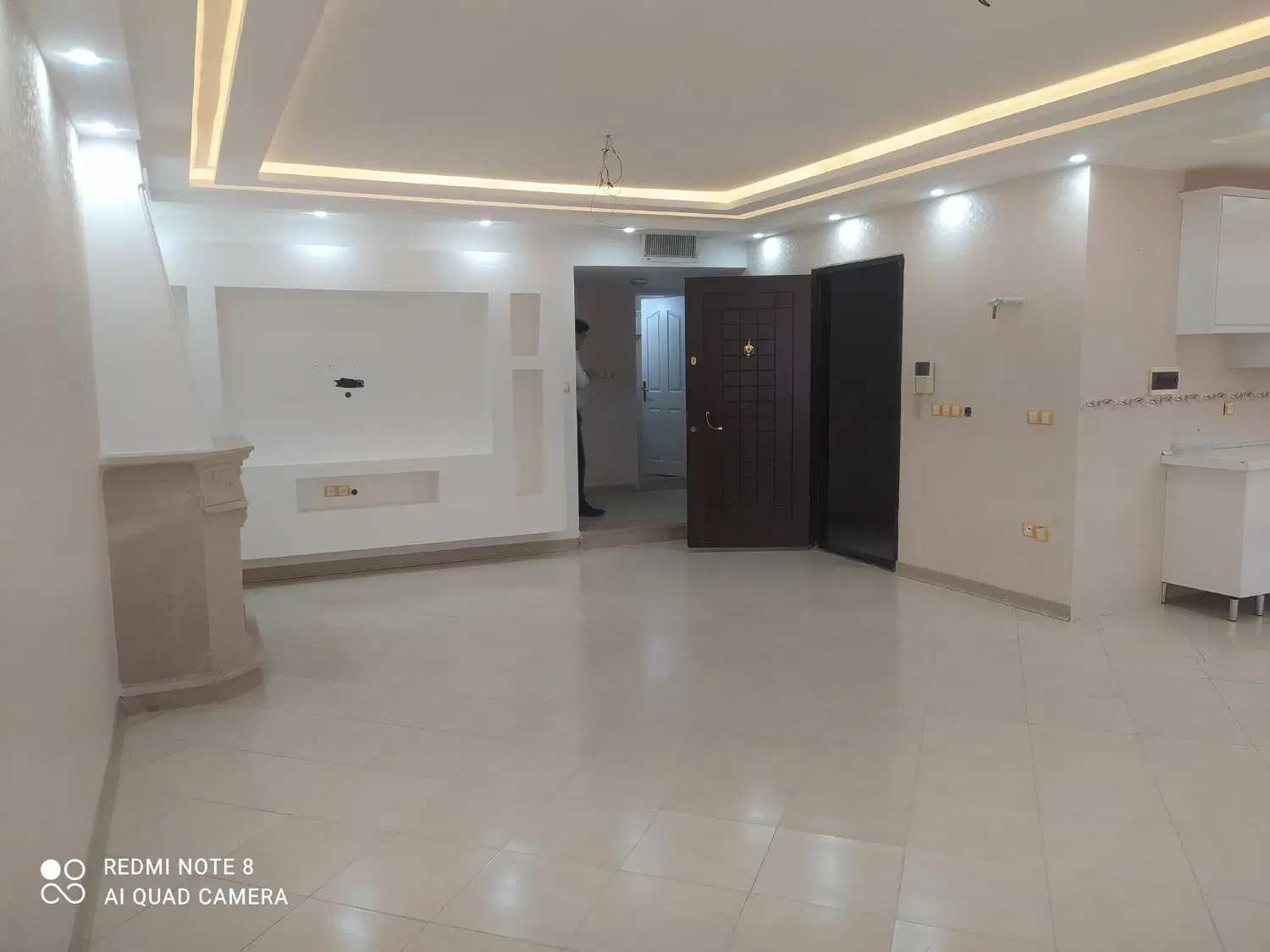 ۲۱۰متری میدان جمهوری تاجگذاری