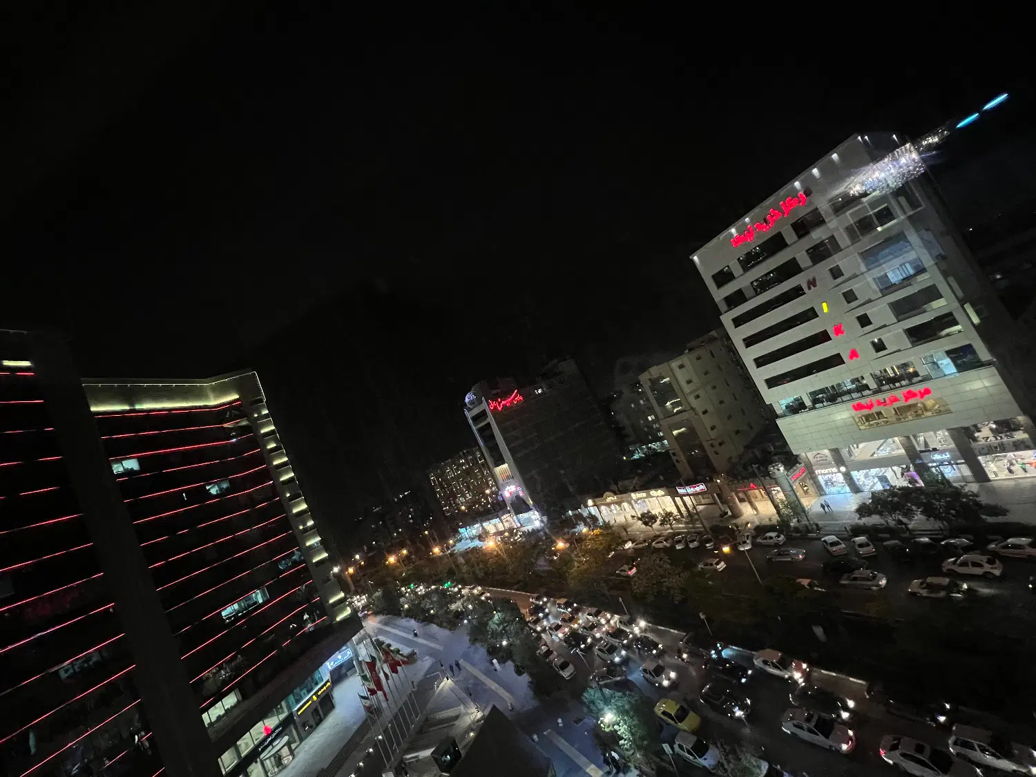 اداری در برج پاژ ، ۹۶ متری در بالاترین طبقات