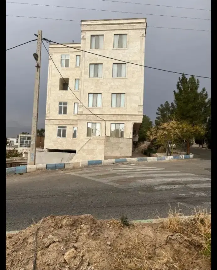 ۸۵ متر درجزین کلید نخورده