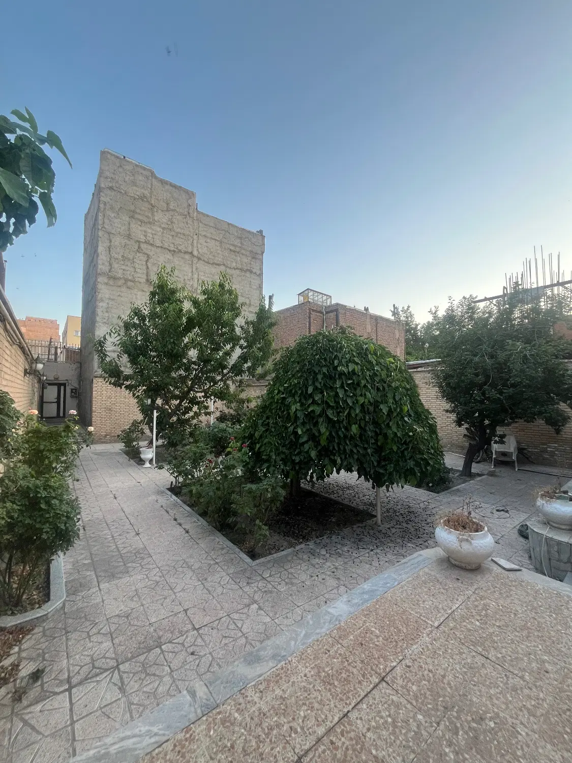 حیاط بهار