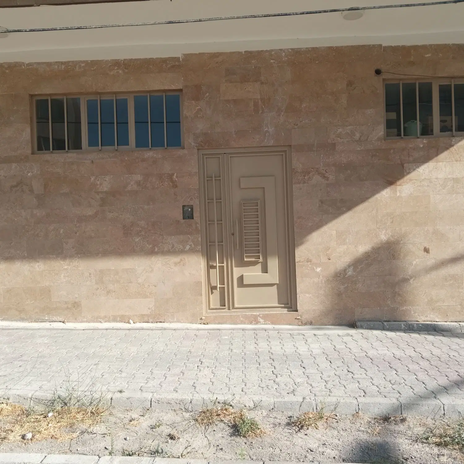 رهن واجاره سالن ۷۰متری در فازدوشهر سهند