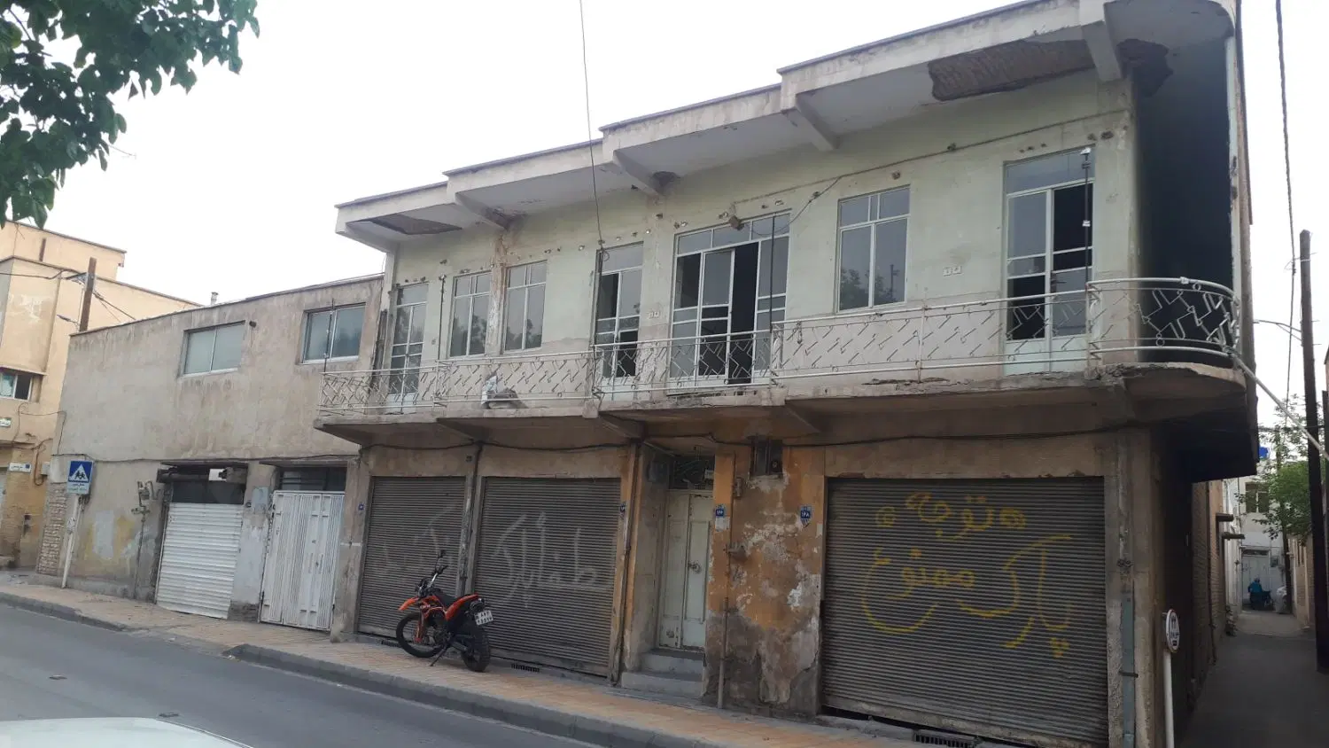 خانه ویلایی خ جامی غربی