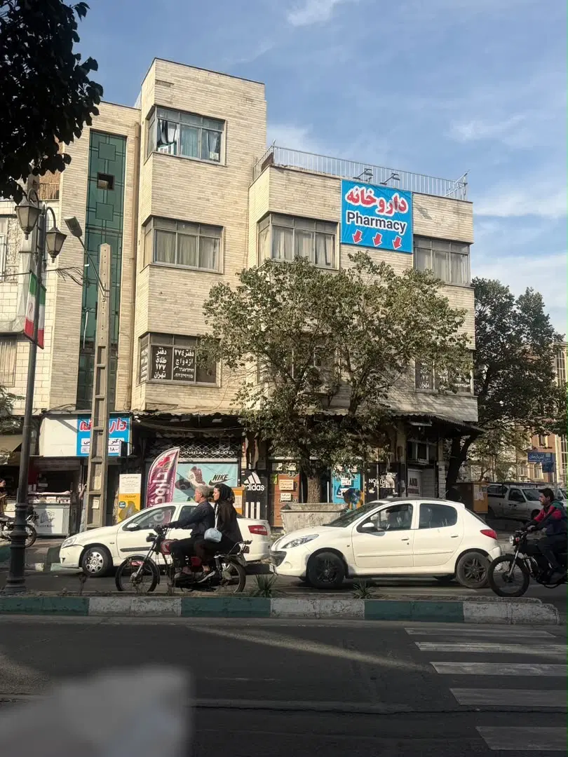 ۲۵ متر دفتر با موقعیت اداری.۴۰ متر بالکن مستقل