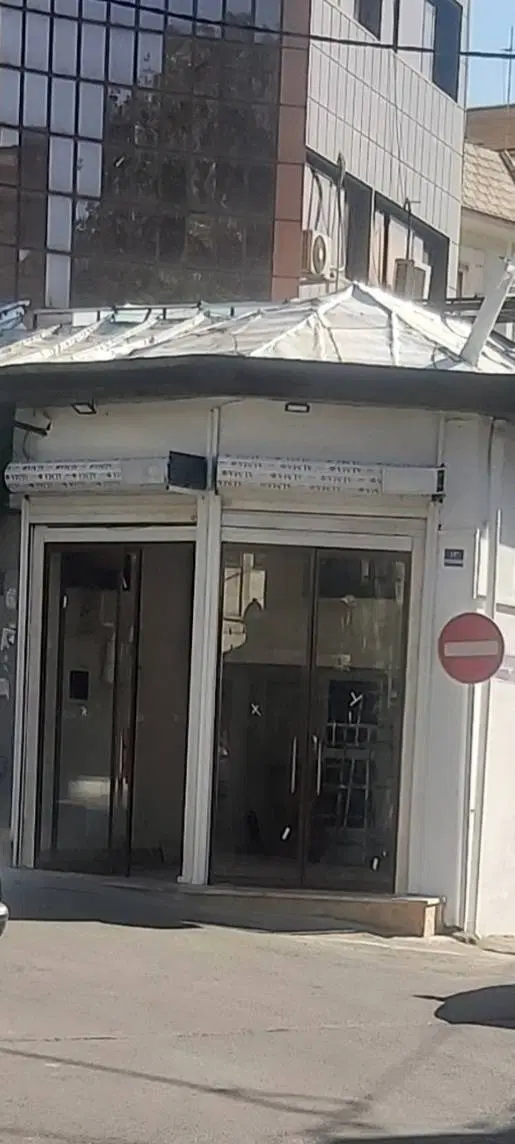 مغازه در قلب میدان نیاوران