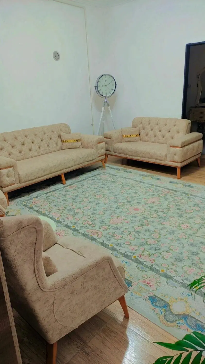 یک واحد مسکونی طبقه اول ۷۰متری حمیدیان