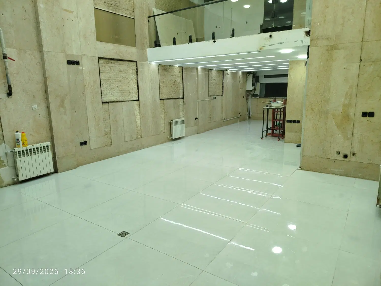 مغازه شیک و تمیز