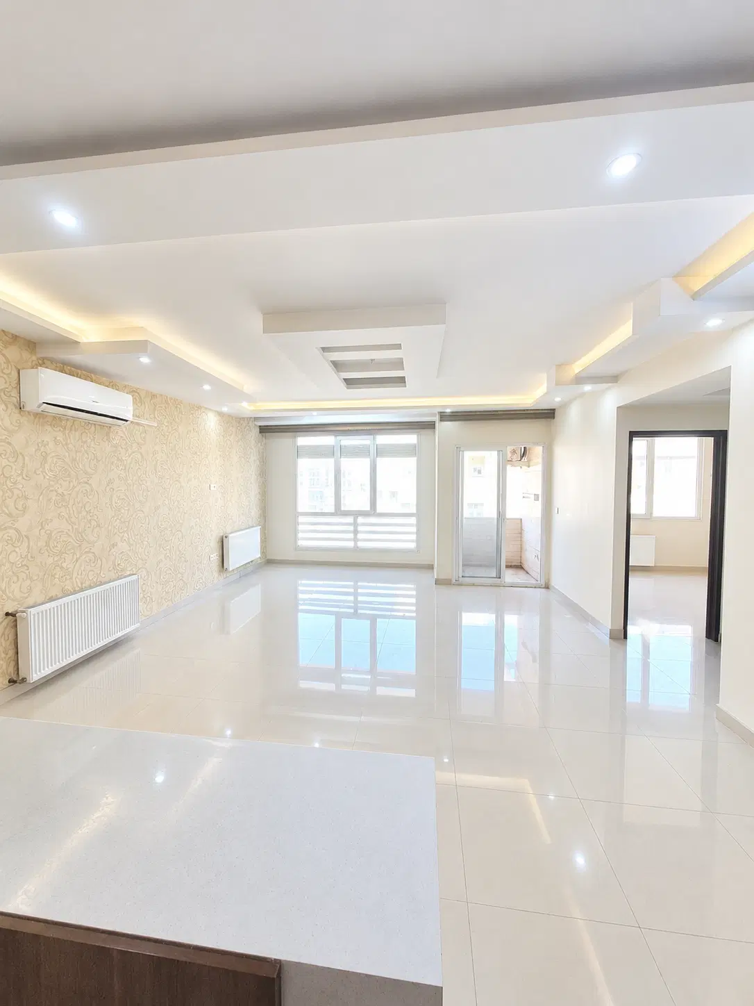 آپارتمان 95 متری رو به خیابان