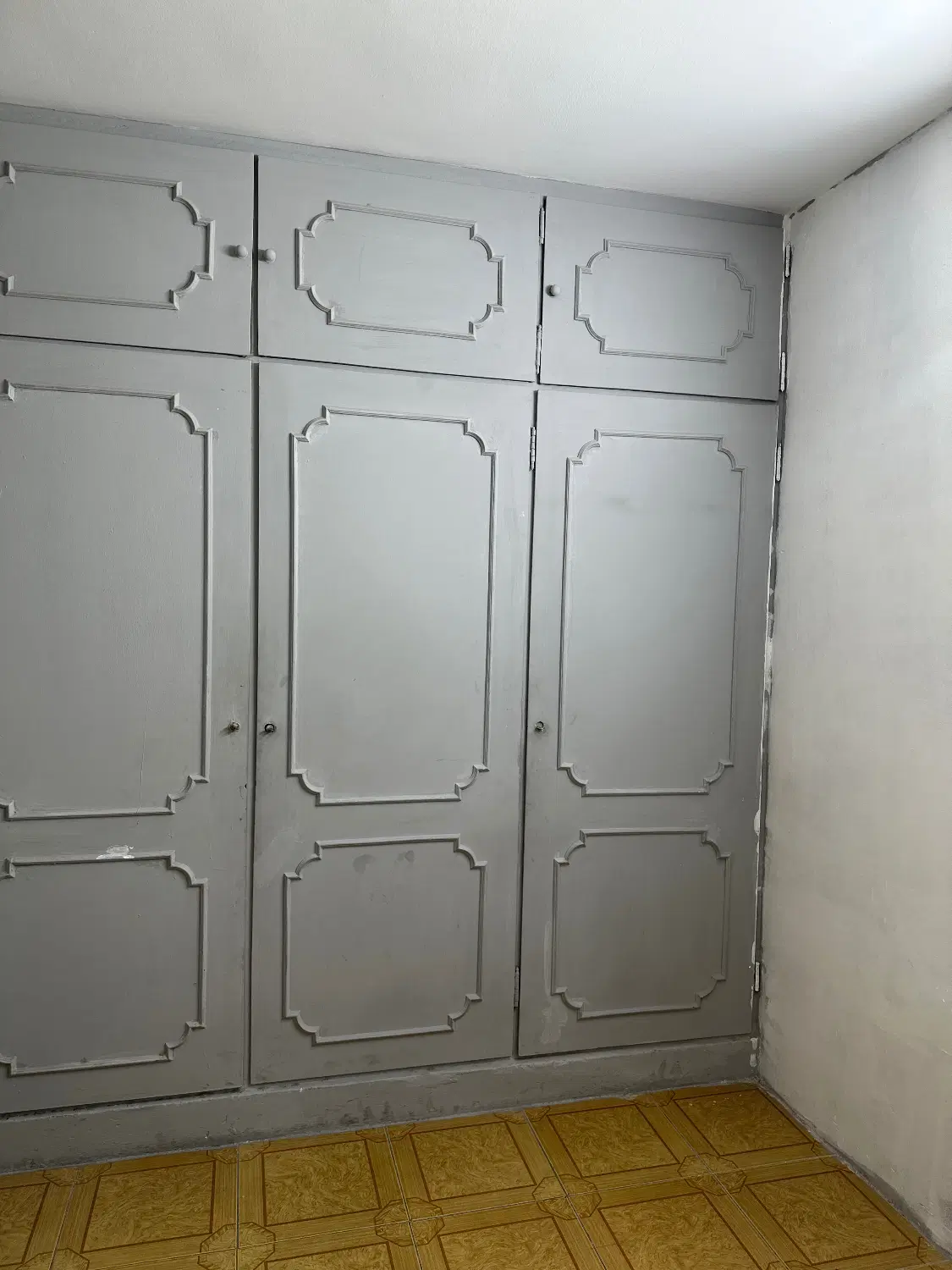 اتاق اجاره ای و میز ناخن در سالن زیبایی