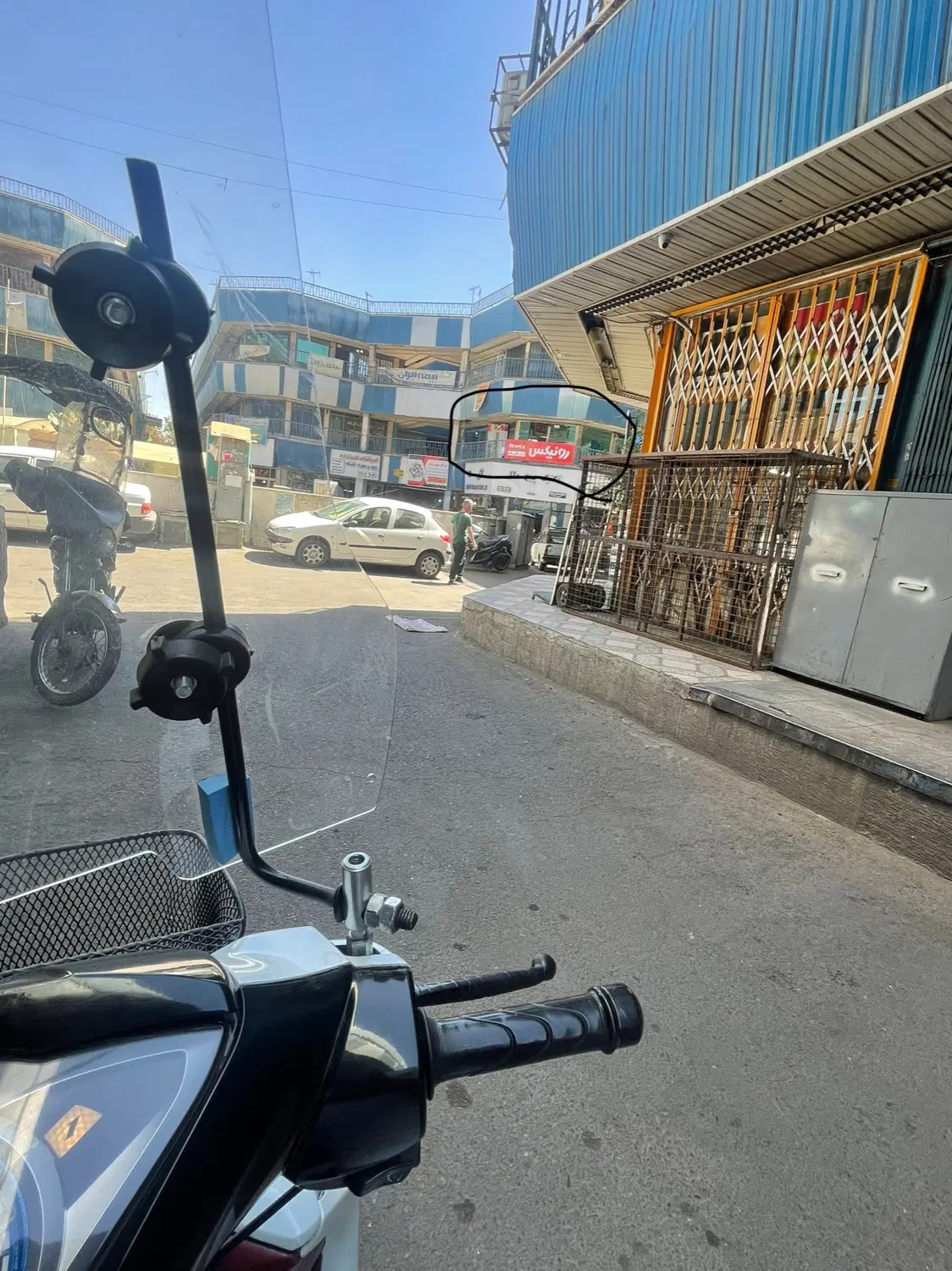 مغازهً ۱۸ متری در بازار آهن شاداباد