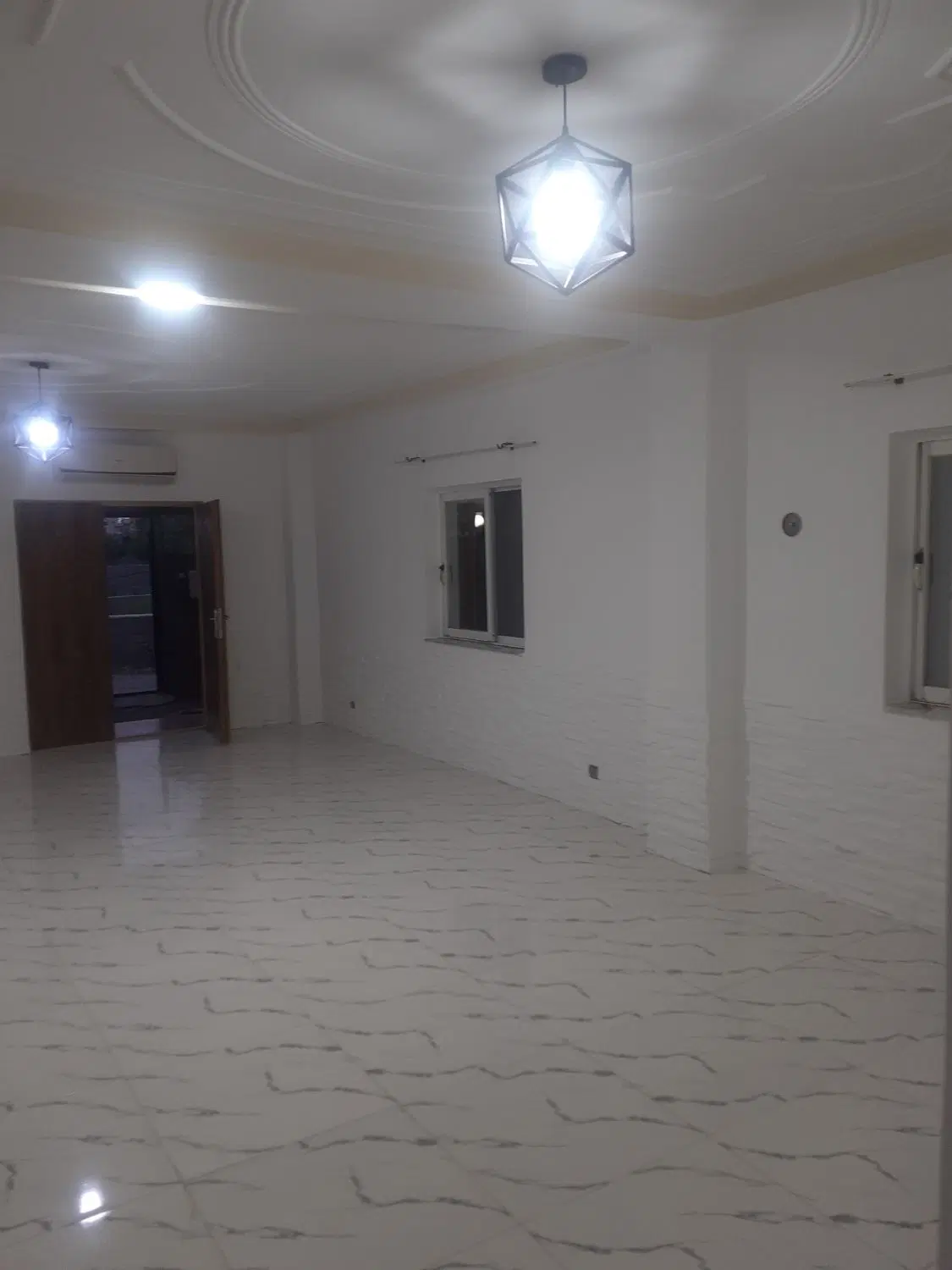 همکف   ۱۱۵  متر ی حیاط دار دربست  مرکز شهر