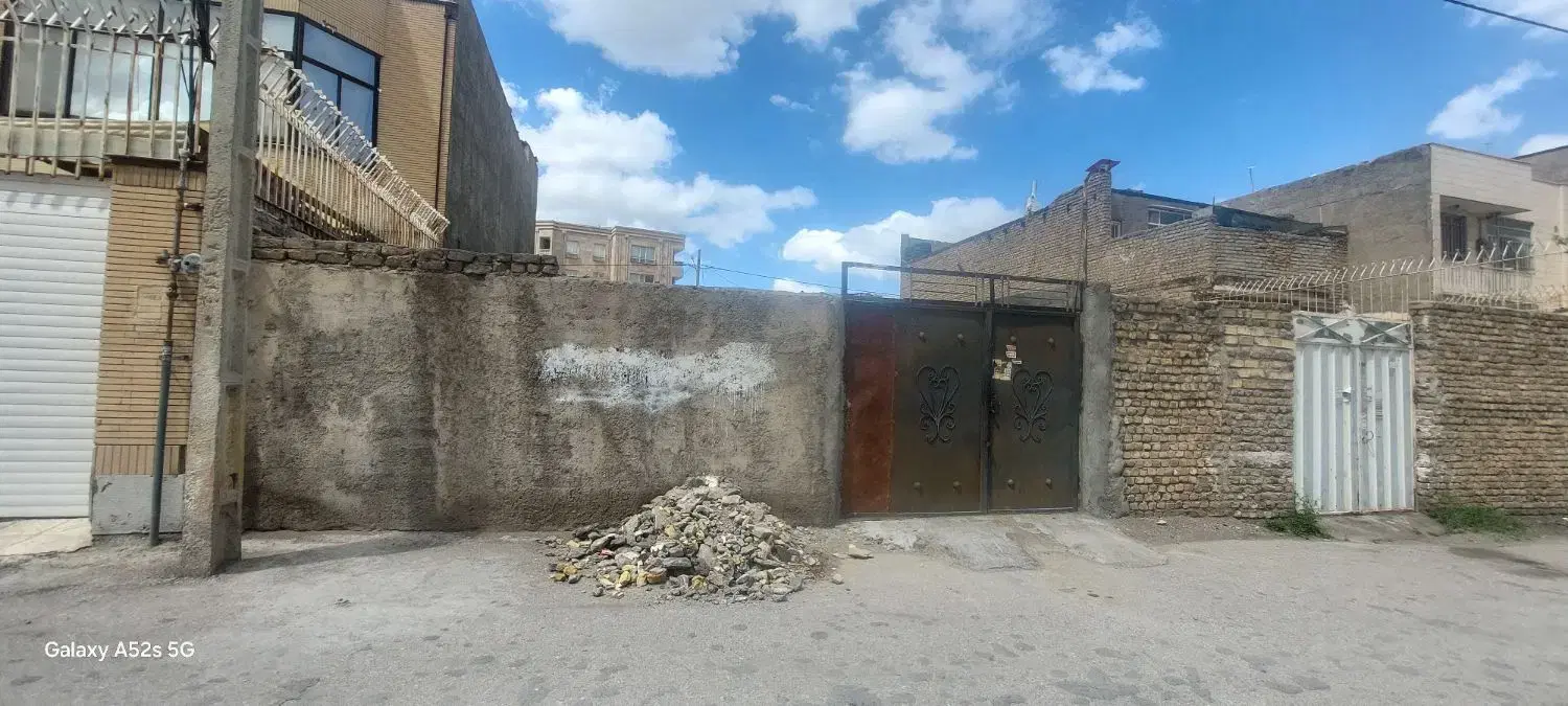حاشیه دکتر حسابی185 متر زمین. با 2دربند مغازه