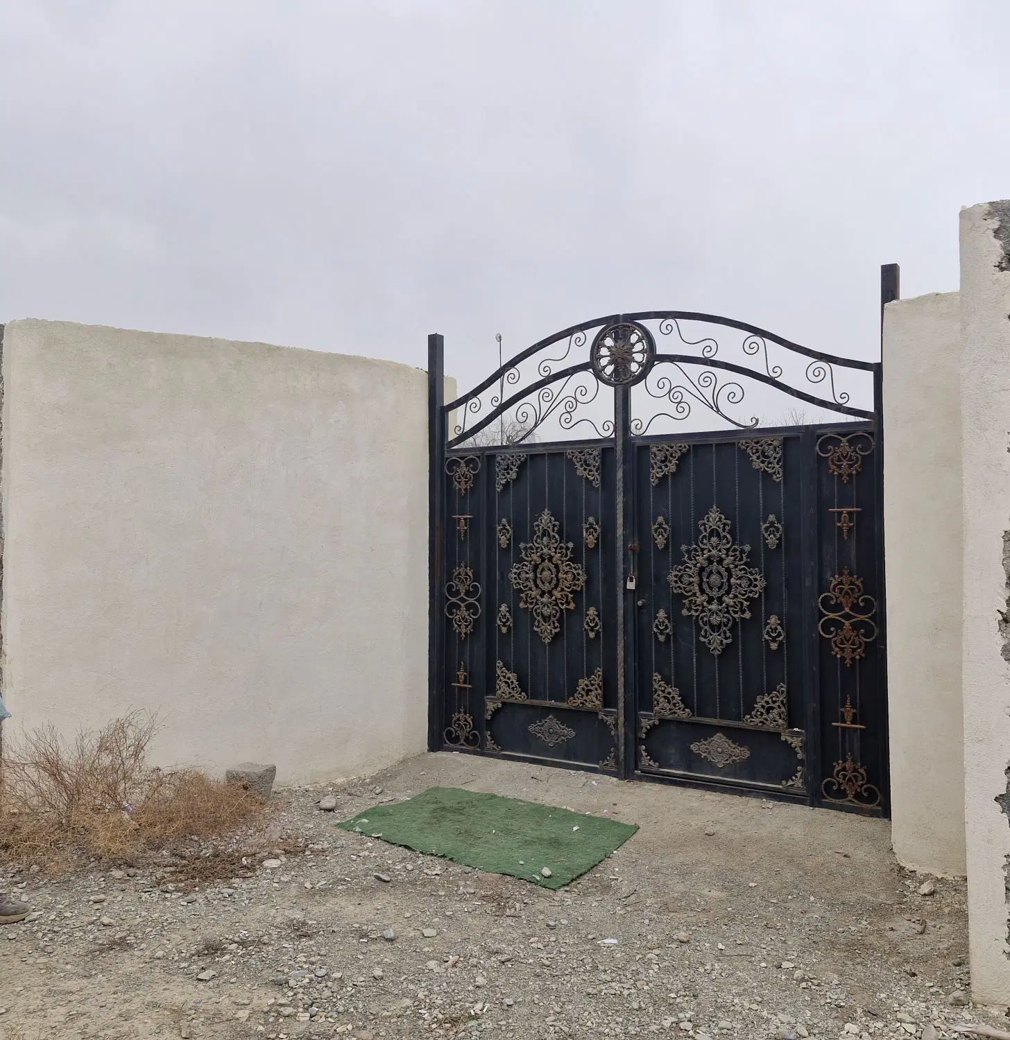 باغچه چهاردیواری