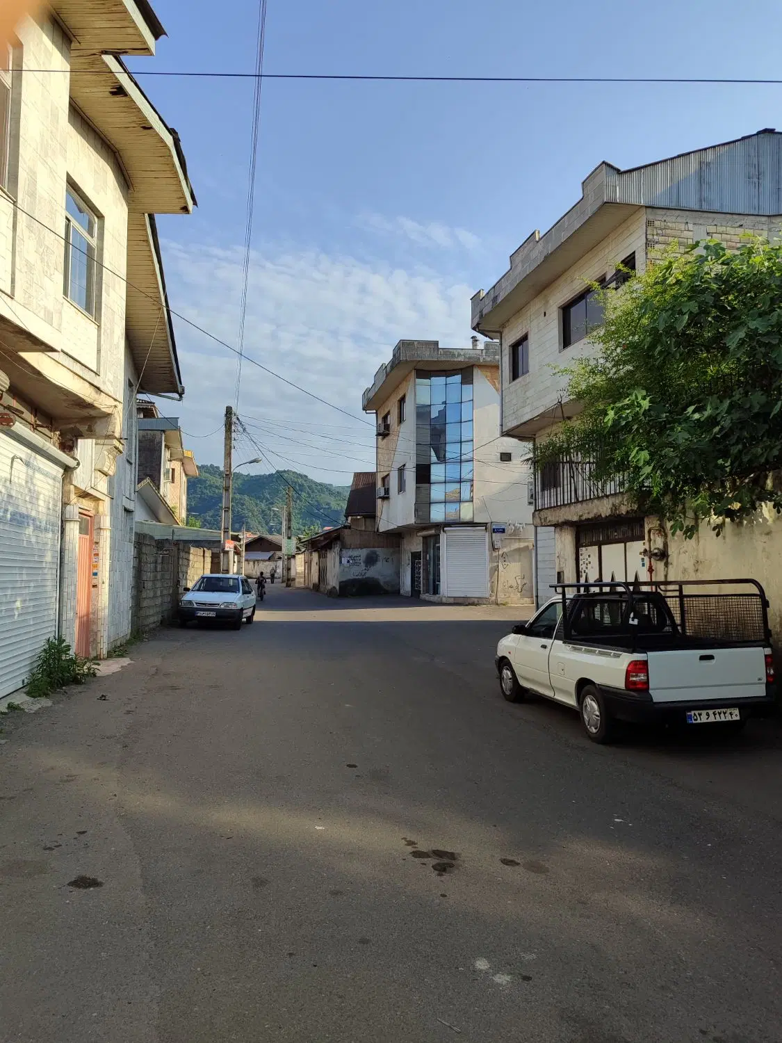 خانه ویلایی 200متر بر خیابان منفرد(بهمنی)