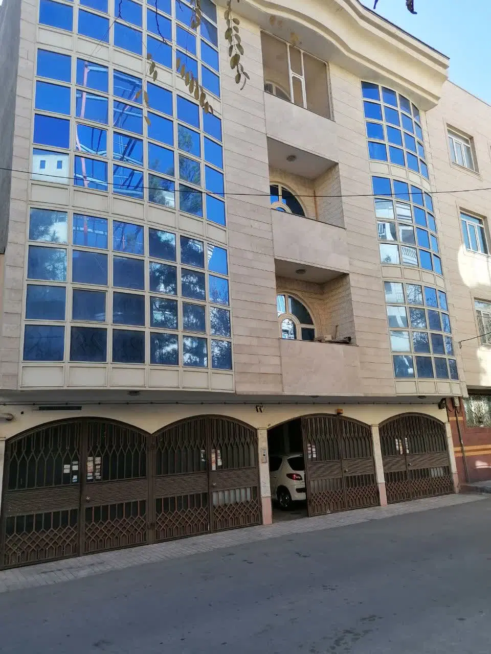 آپارتمان ۸۰ متری دو خواب ابتدای رضاشهر