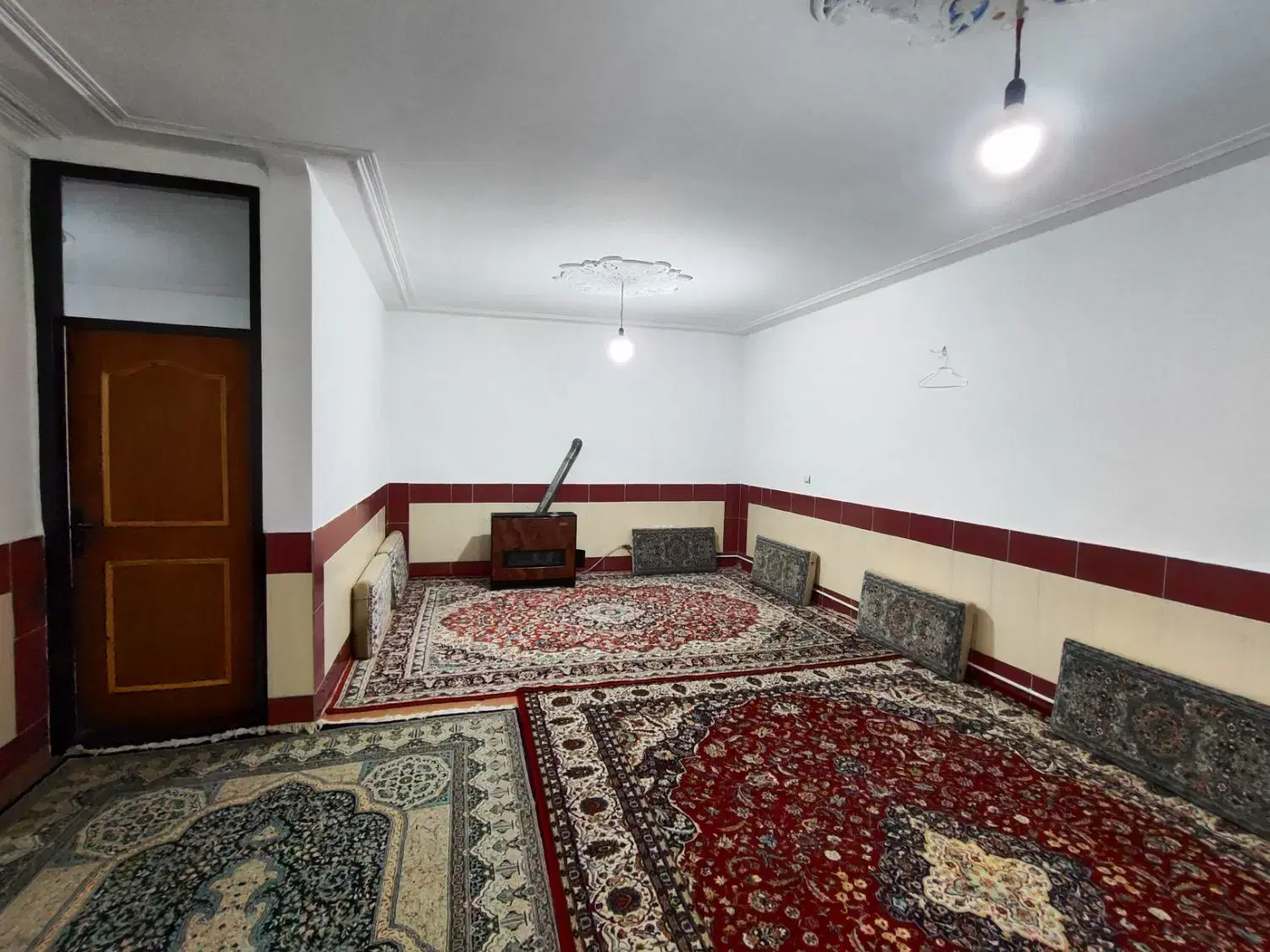 فروش ساختمان دو طبقه هر دو باهم به فروش می‌رسد