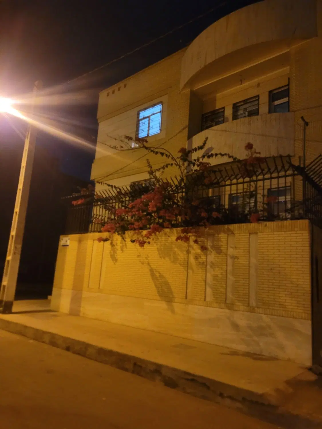 طبقه‌بالا ۱۸۰متر ۳خواب شیک شهدای‌محراب