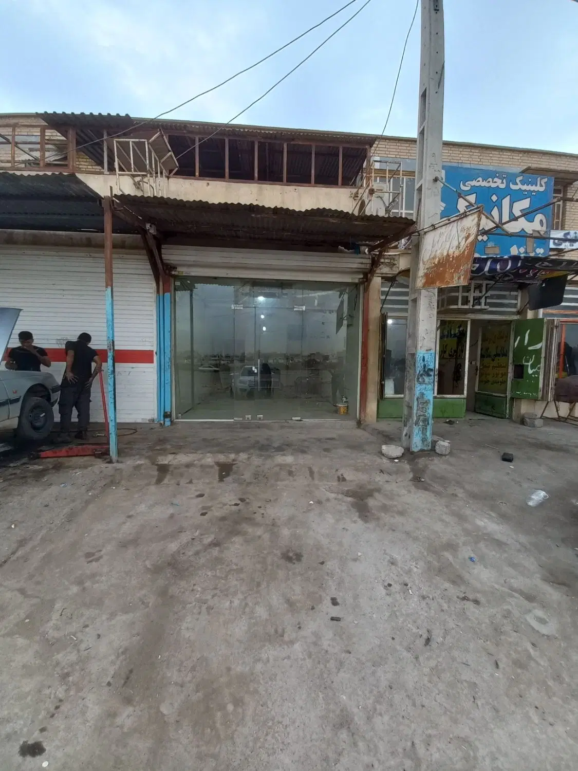 مغازه با موقعیت وبر اتوبان و نزدیک فلکه مهدیس