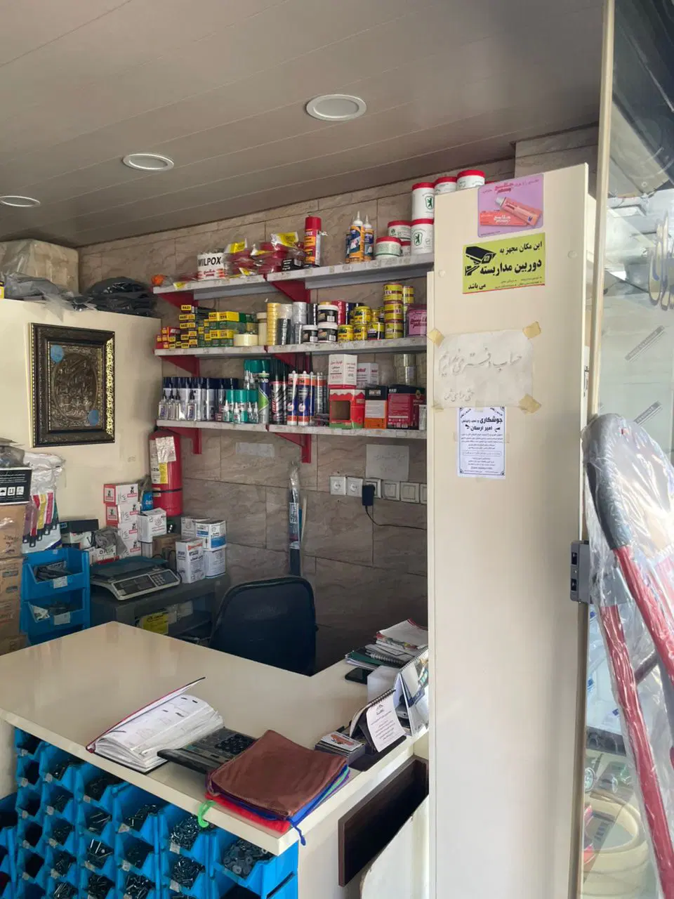 مغازه ۱۶ متری با امتیازات کامل بر خیابان اصلی