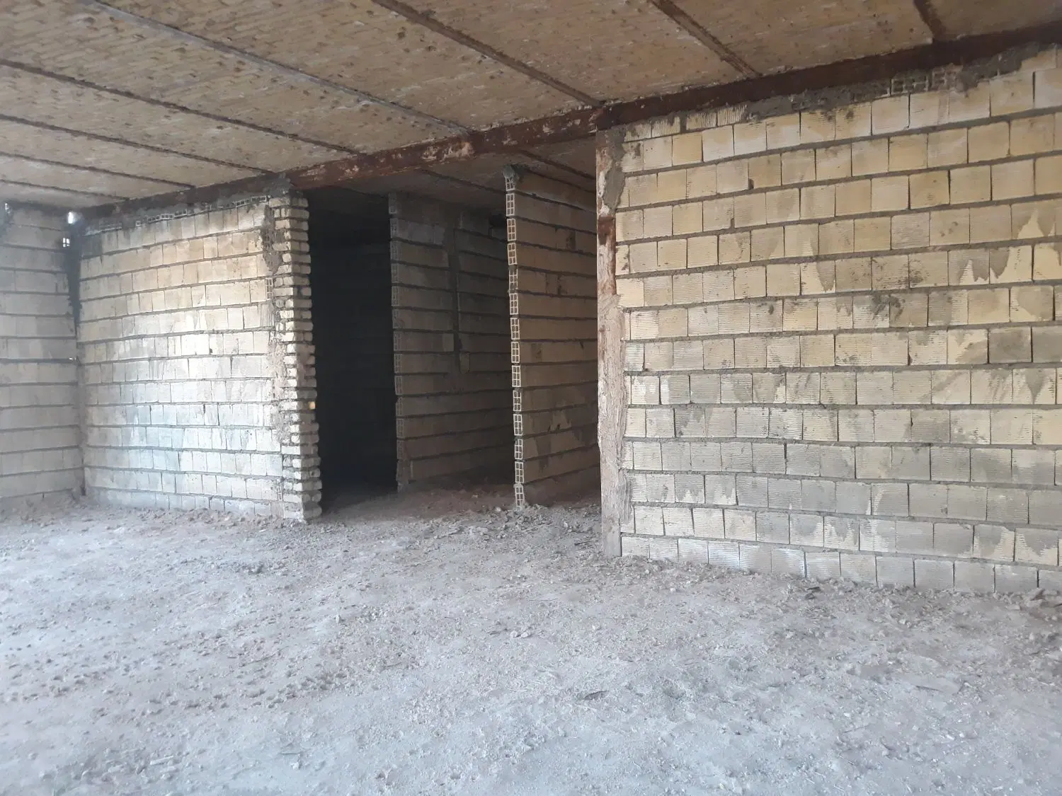 باغ ۶۰۰ متری سندتک برگ در زردنجان
