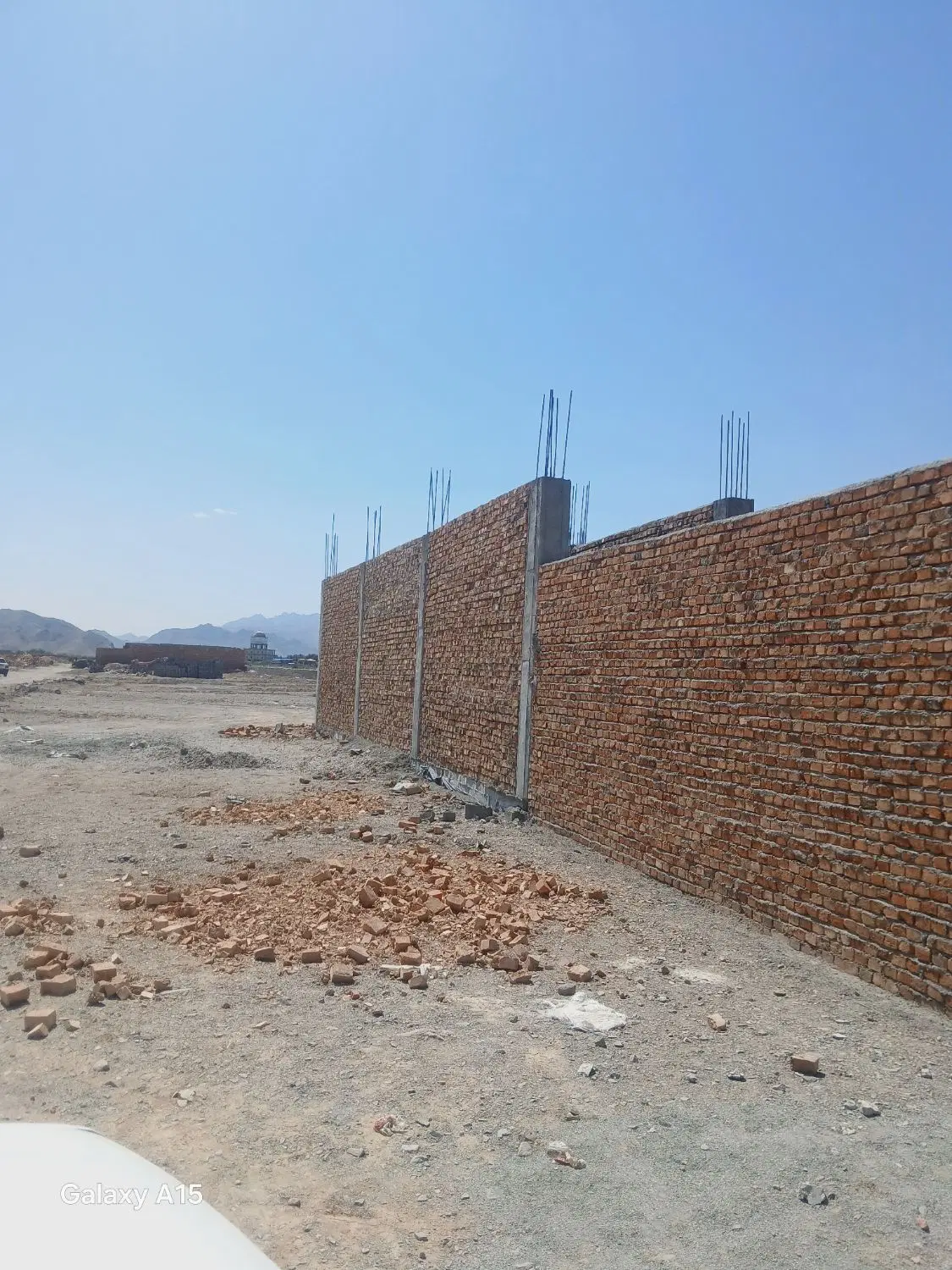 زمین نیمه کاره