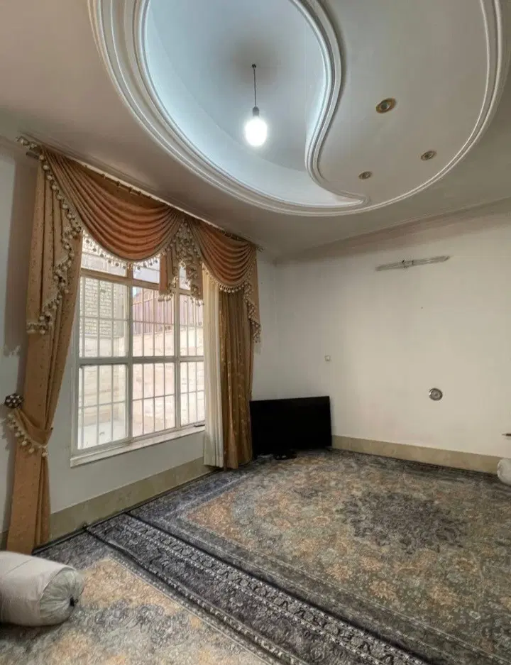 خانه دو طبقه بر خیابان زنبق