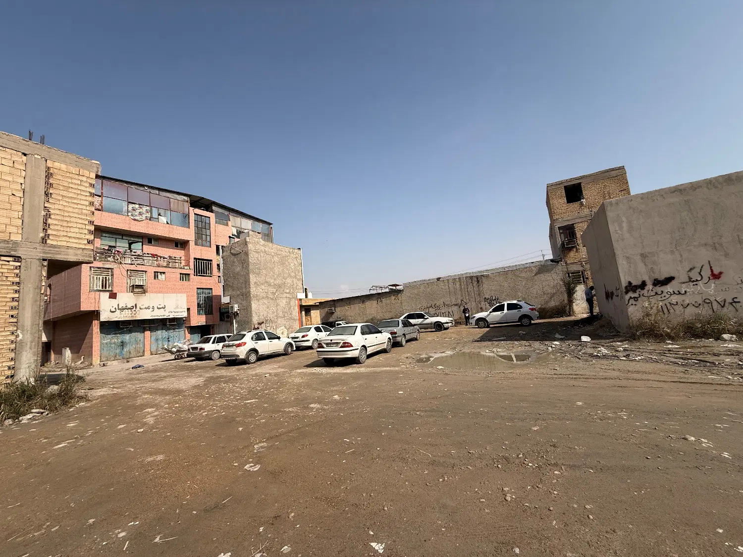 زمین ۲۰ متری جهت ساخت مغازه تجاری