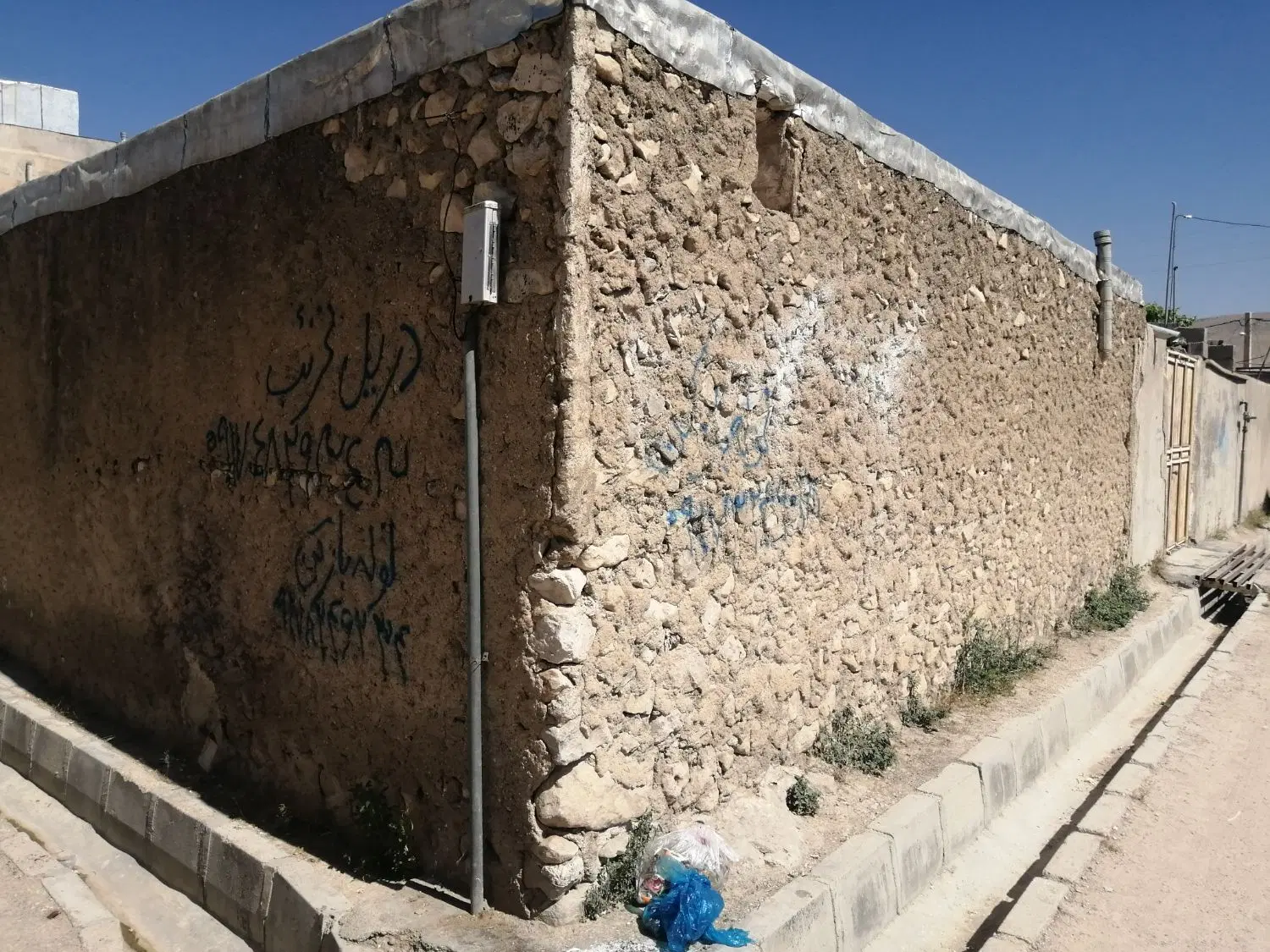 فروش خانه ویلایی سر دونبش با موقعیت استثنایی