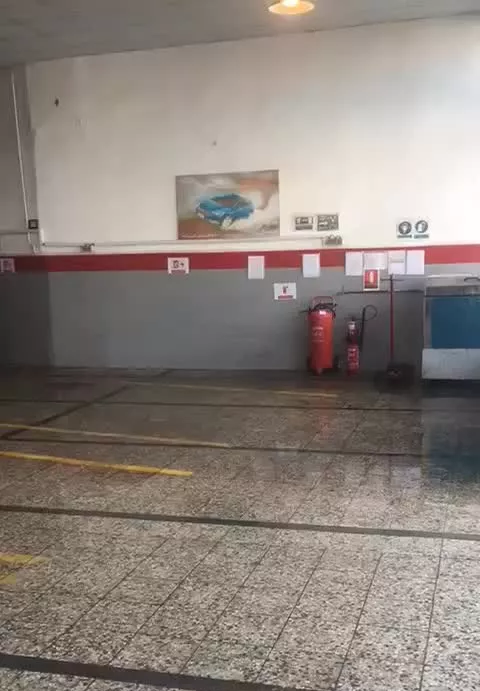 نمایندگی مدیران خودرو  به متراژ ۱۴۲۰ متر