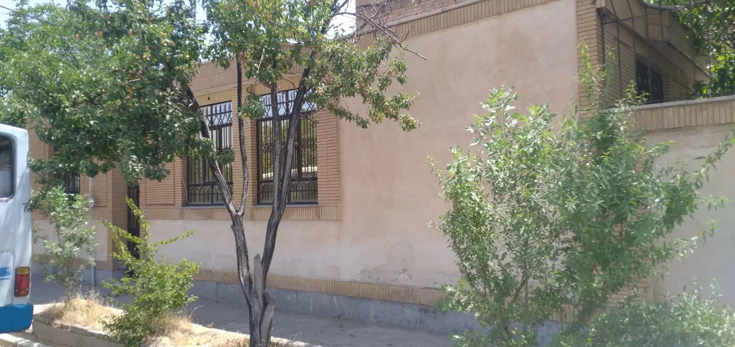 خانه ویلایی حاشیه خیابون